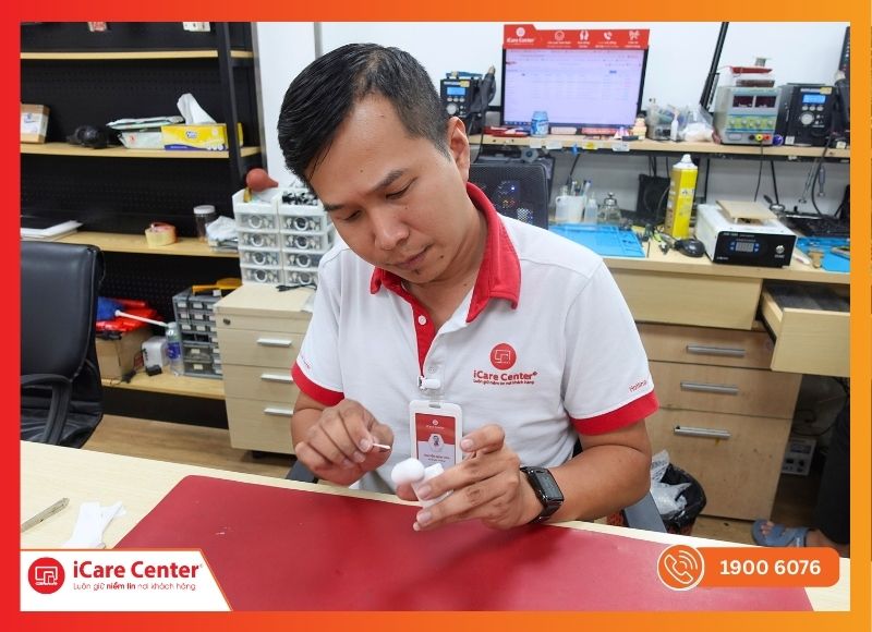 Thay vỏ tai nghe AirPods Pro chính hãng, uy tín tại iCare Center