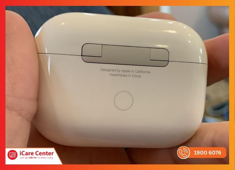 Bản lề hộp sạc AirPods Pro bị mòn do đóng mở liên tục cần thay vỏ tại iCare Center