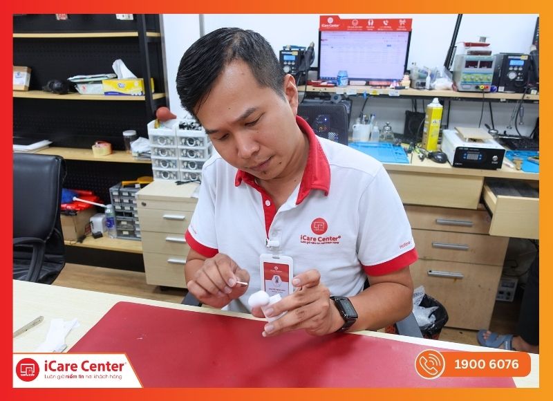 Thay vỏ AirPods 1 với linh kiện đúng chuẩn tại iCare Center