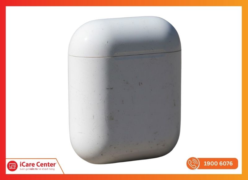 Vỏ AirPods 2 bị trầy xước và ố vàng khi sử dụng lâu ngày