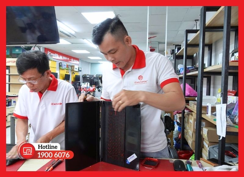 Bản lề bị cứng do cong, lệch hoặc biến dạng