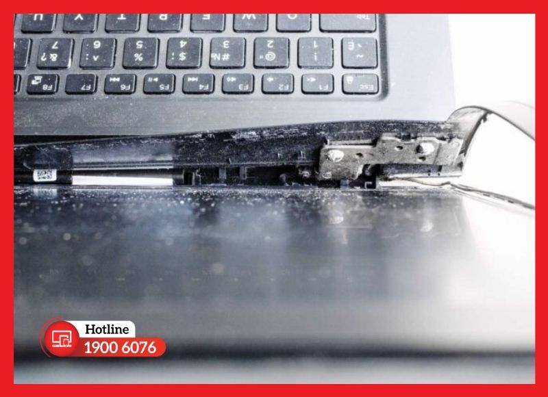 Bản lề bị biến dạng sau va đập