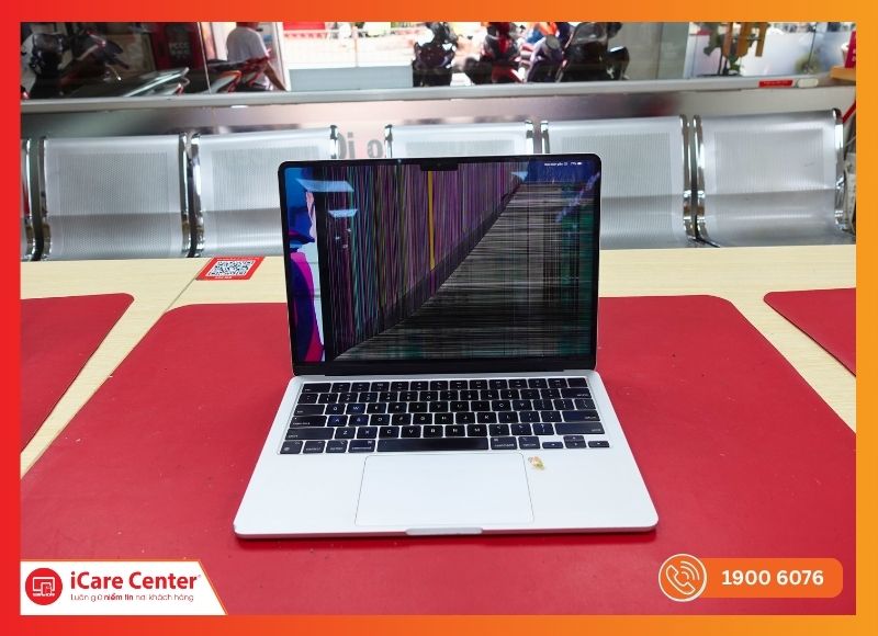 Màn hình Macbook bị sọc, đốm sáng – dấu hiệu cần thay màn hình chính hãng tại iCare Center TP.HCM.