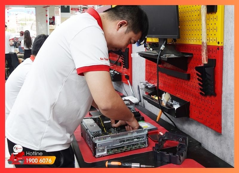 Kỹ thuật viên iCare Center xử lý PC không lên nguồn