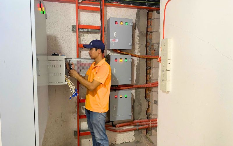 Kỹ thuật viên iCare Center Thi công - Bảo trì hệ thống điện