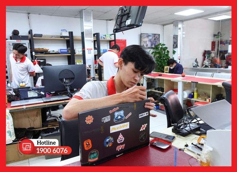 Thay vỏ mặt A laptop MSI khi nắp máy bị nứt, móp hoặc biến dạng