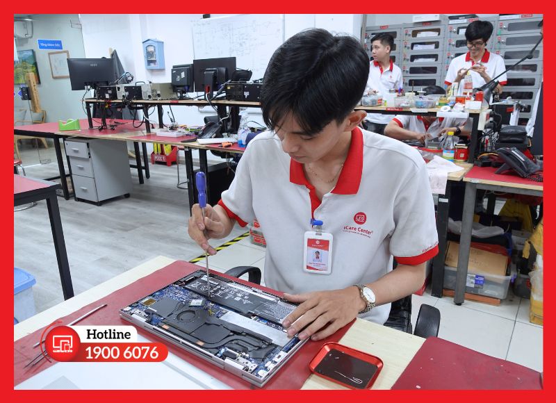 Khách hàng yên tâm khi thay pin laptop Acer tại iCare Center