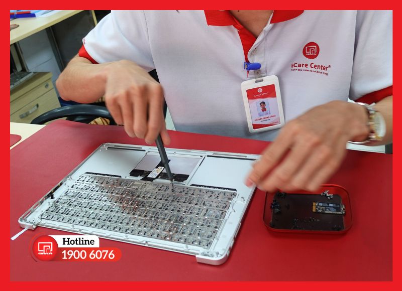 Khách hàng thay bàn phím MSI tại iCare Center