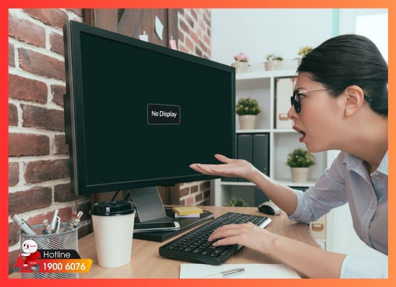 Tình trạng máy đang hoạt động nhưng đột ngột tắt do nguồn sụt áp