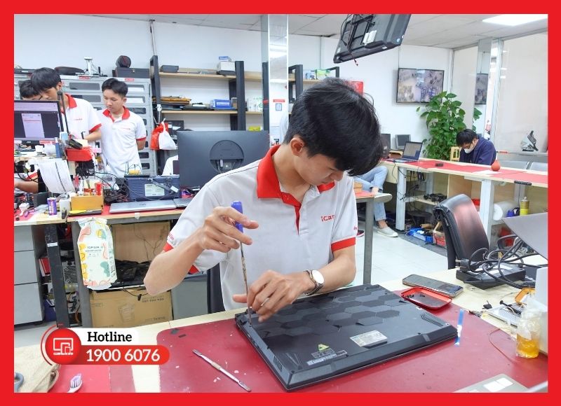 Thay mặt D laptop