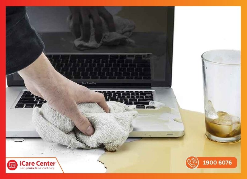 Nguyên nhân hỏng bàn phím Macbook Pro do nước – cần thay bàn phím Macbook Pro chính hãng