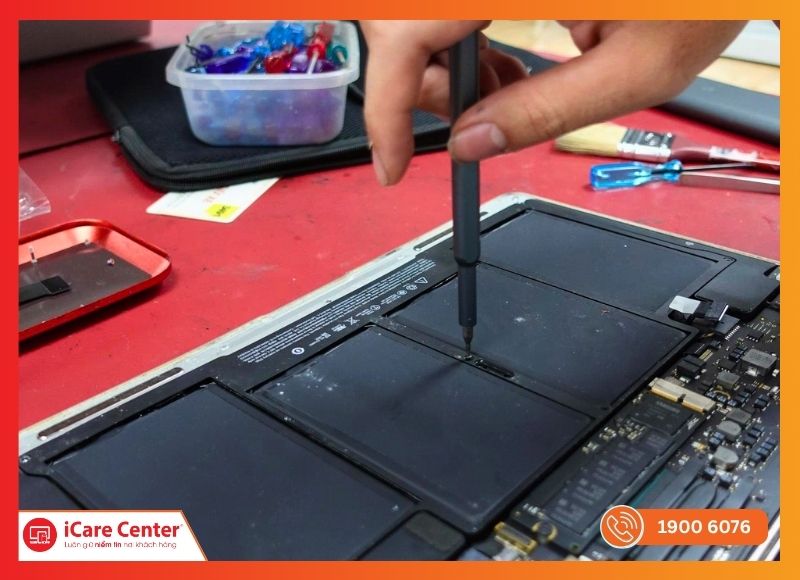 Quá trình thay pin Macbook Pro chuyên nghiệp tại iCare Center