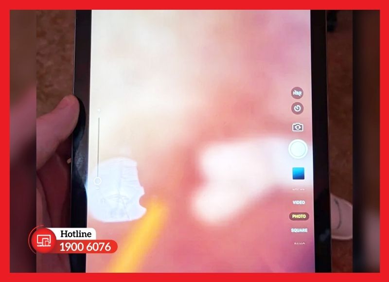 Tổng hợp các lỗi thường gặp trên camera sau iPad Gen 6 như ảnh bị mờ nhòe và màn hình tối đen.