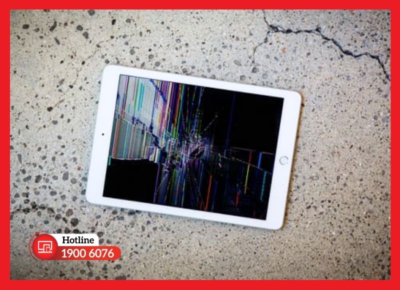 Các nguyên nhân phổ biến khiến người dùng phải thay camera trước iPad Gen 5 như rơi vỡ, lọt bụi và ẩm mốc.