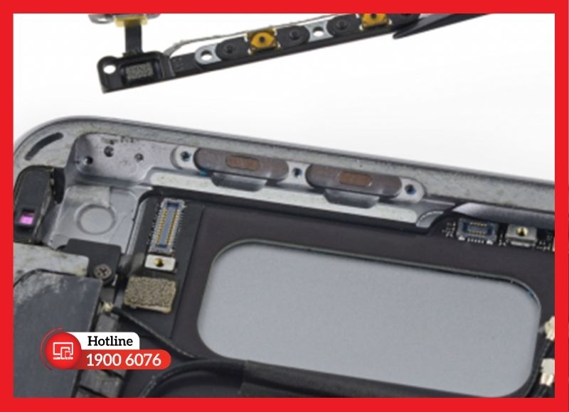 Cần thay nút nguồn iPad Gen 5 khi phím bị liệt do sử dụng lâu năm.