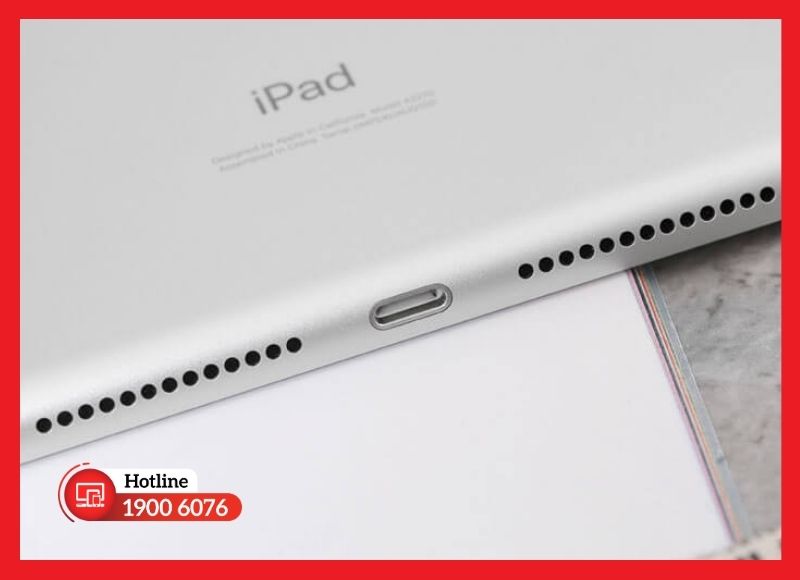 Cụm linh kiện jack 3.5mm và dây cáp tín hiệu âm thanh bên trong iPad Gen 8.