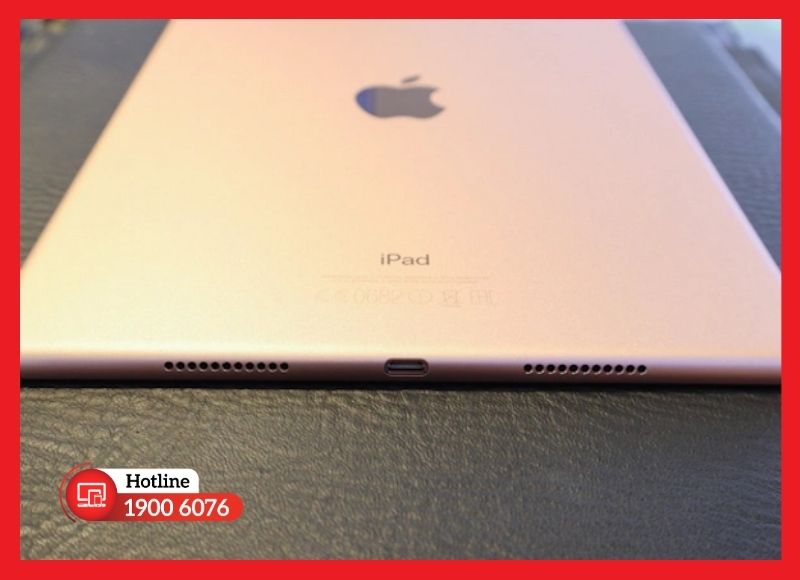 Vị trí cụm cáp flex và jack cắm tai nghe 3.5mm TRRS ở góc dưới bên trái iPad Pro 10.5.