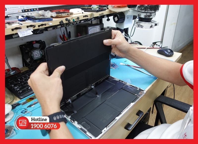 Quy trình thay cáp tai nghe iPad Pro 10.5, test âm thanh stereo và cảm biến tai nghe trước khi bàn giao