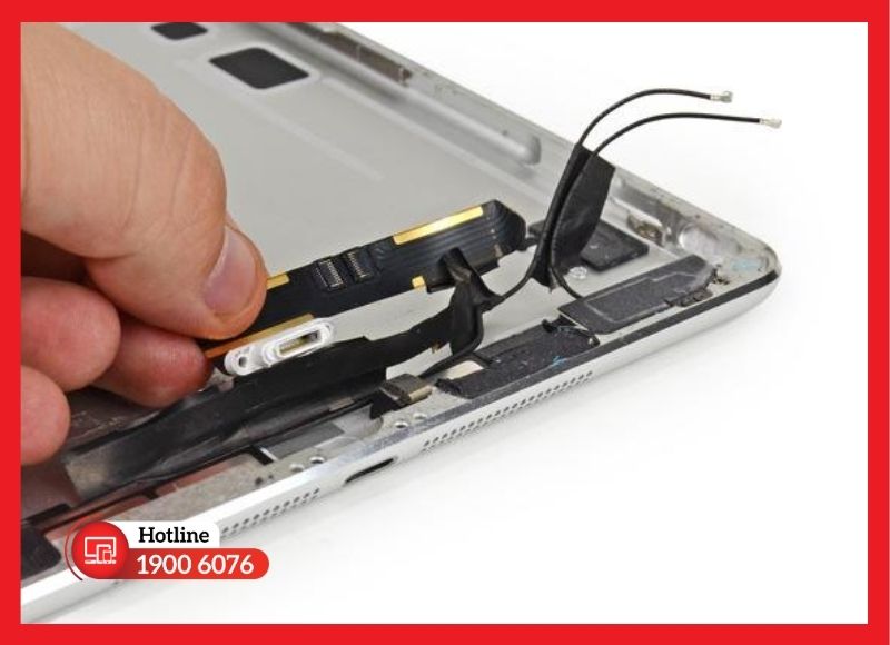 Cấu tạo cáp volume iPad Gen 6 bên trong thân máy.