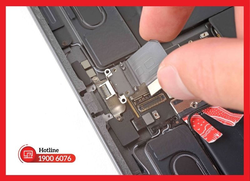 Cấu trúc chân sạc Lightning hàn trực tiếp trên mainboard iPad Gen 7.