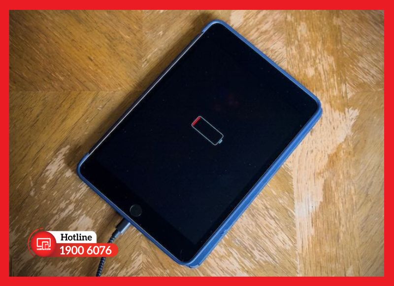 iPad Mini 5 báo lỗi sạc không vào điện là dấu hiệu cần thay đuôi sạc iPad Mini 5 ngay.
