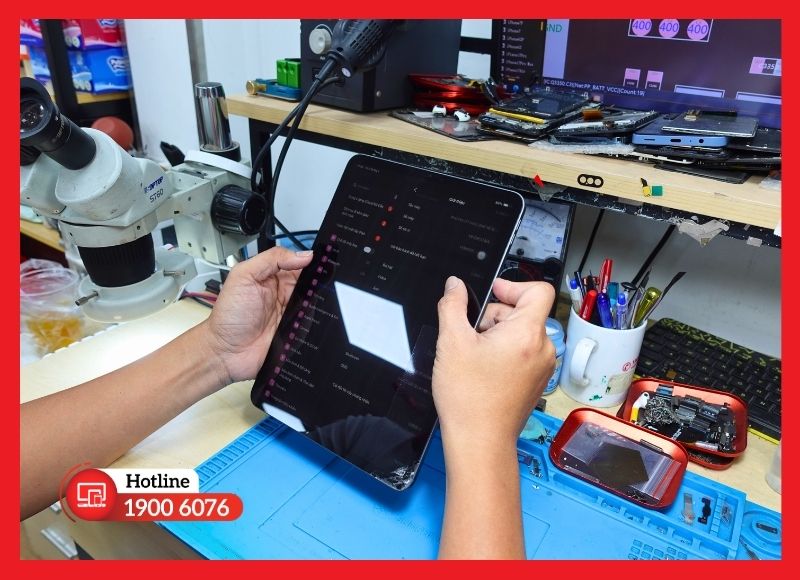 Dịch vụ thay chân sạc iPad Pro 10.5 lấy liền, test sạc pin và Apple Pencil trước khi bàn giao