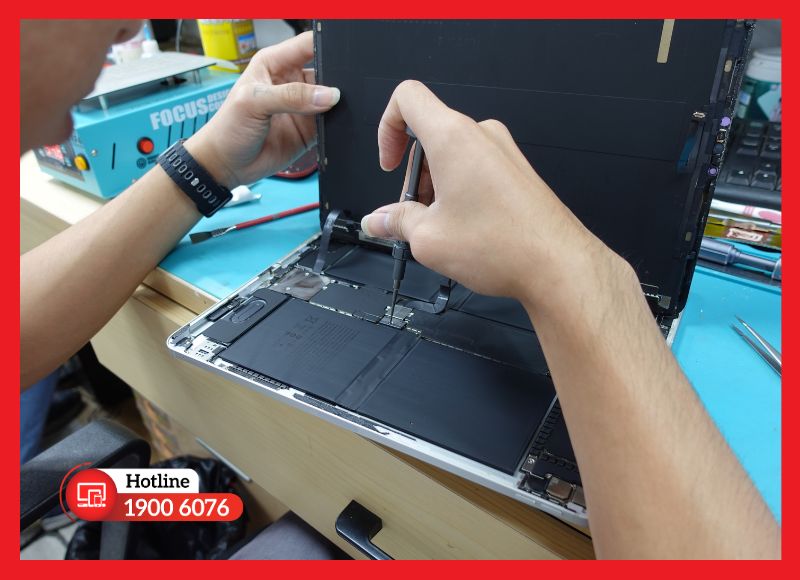 Quy trình thay chân sạc iPad Pro 12.9 inch 2021 M1, test Local Dimming và chức năng Thunderbolt trước khi bàn giao