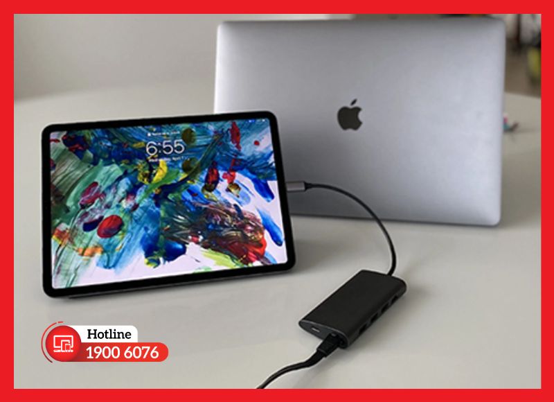 Dùng hub Thunderbolt có chứng nhận và củ sạc 35-45W giúp cổng Thunderbolt iPad Pro M1 12.9 bền lâu