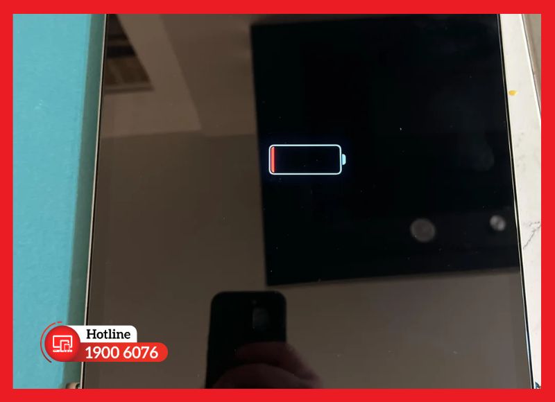 Các dấu hiệu cổng Thunderbolt iPad Pro M2 12.9 cần thay: sạc chậm, Pro Display XDR mất tín hiệu, ổ Thunderbolt tự ngắt