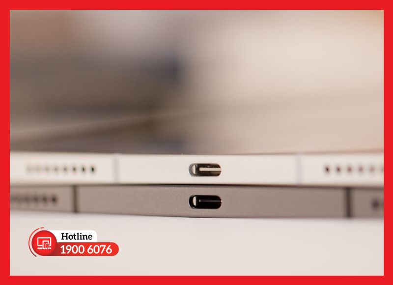 Cổng Thunderbolt / USB-C trên iPad Pro M2 hỗ trợ sạc, truyền dữ liệu và kết nối thiết bị ngoại vi