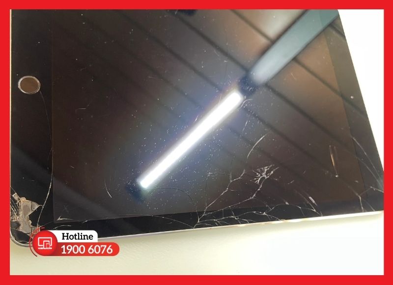 iPad Pro 9.7 bị liệt cảm ứng do rơi rớt và va đập mạnh