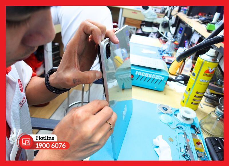 Quy trình ép cảm ứng iPad Pro M1 12.9, test Local Dimming trước và sau khi tách cụm tại iCare Center