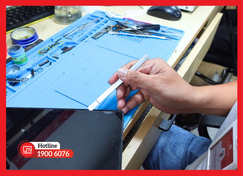 iCare Center sở hữu đội ngũ kỹ thuật viên chuyên sâu và trang thiết bị hiện đại