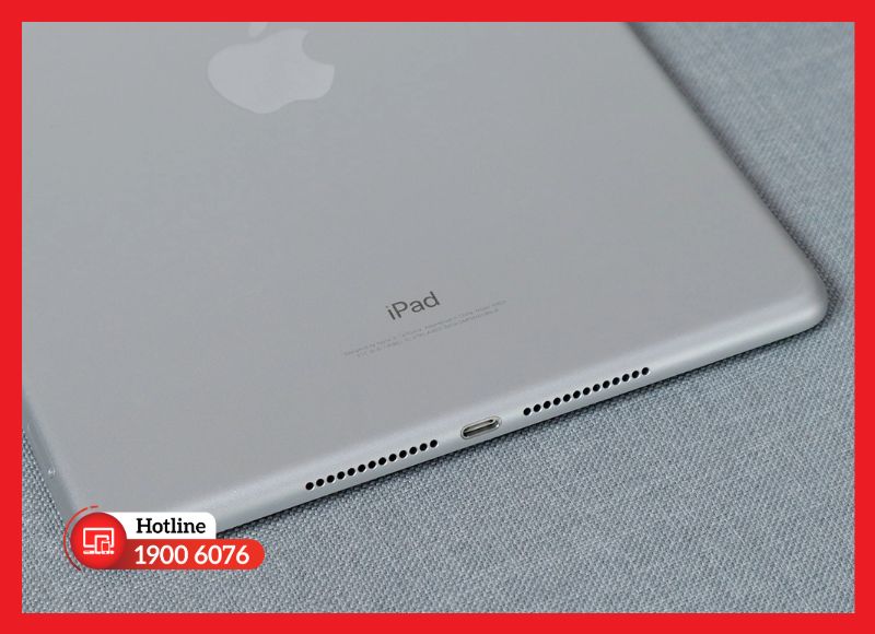 Loa iPad Gen 5 bị rách màng và oxy hóa dẫn đến tình trạng rè tiếng.