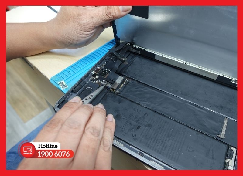 Quy trình thay loa iPad Pro 10.5, test từng loa riêng biệt và test stereo 4 loa trước khi bàn giao