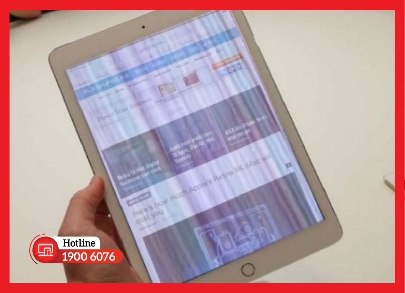 Màn hình iPad Gen 7 10.2 inch bị sọc màu và vỡ kính do chịu áp lực mạnh.