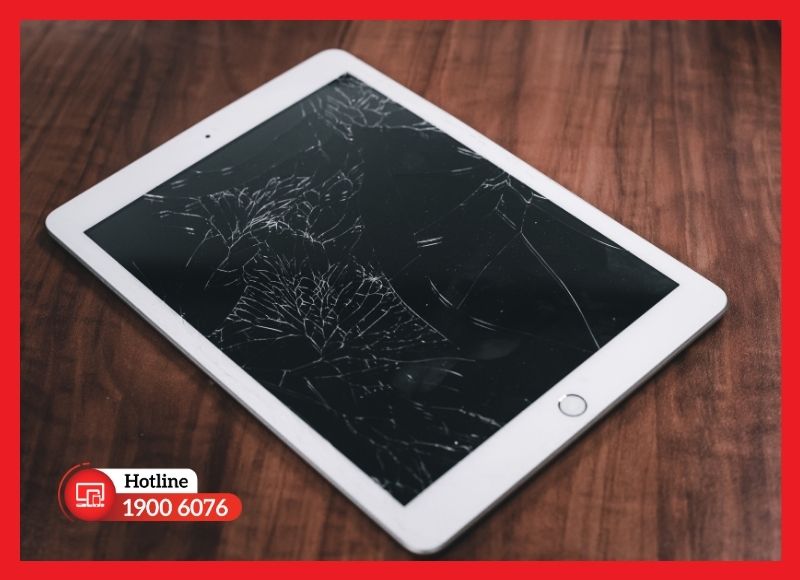Mặt kính iPad Gen 5 bị vỡ do rơi rớt và va đập khi sử dụng