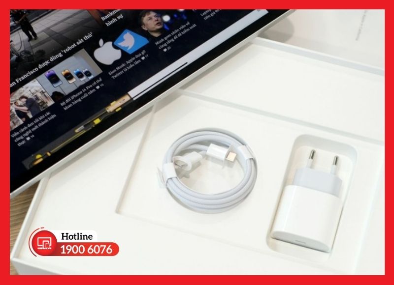 Sử dụng bộ sạc chính hãng giúp bảo vệ pin iPad Gen 7 sau khi thay thế.