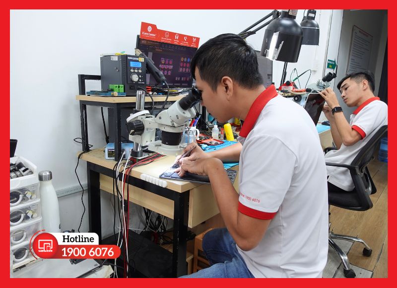 Dịch vụ thay pin iPad Pro M2 12.9 tại iCare Center, xác nhận Battery Health 100% và test hover trước bàn giao