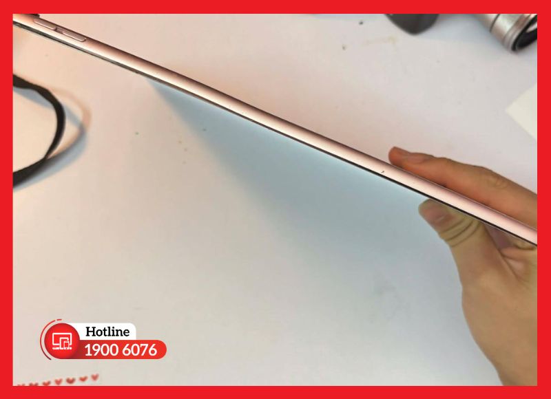 Vỏ iPad Pro 10.5 bị cong, hở viền và trầy xước nặng, các dấu hiệu cần thay vỏ mới