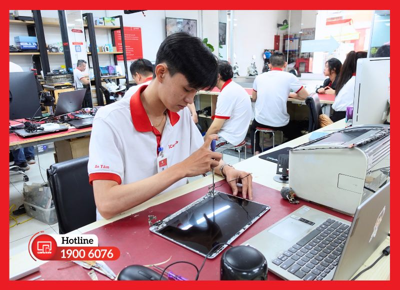 Đội ngũ kỹ thuật viên giàu kinh nghiệm trực tiếp thao tác sửa chữa