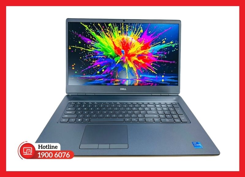 Kỹ thuật viên đo đạc cẩn thận mã tấm nền 17.3 inch trước khi tiến hành tháo lắp