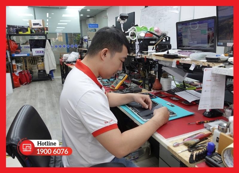 Không gian trung tâm dịch vụ uy tín hỗ trợ xử lý sự cố máy tính lấy ngay