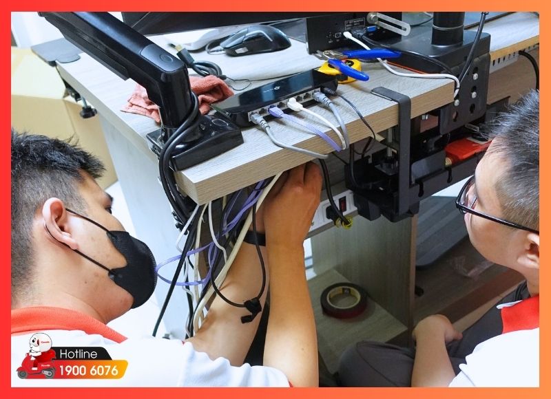 Kỹ thuật viên iCare Center hỗ trợ nhiều dịch vụ công nghệ tận nơi tại Hiệp Bình