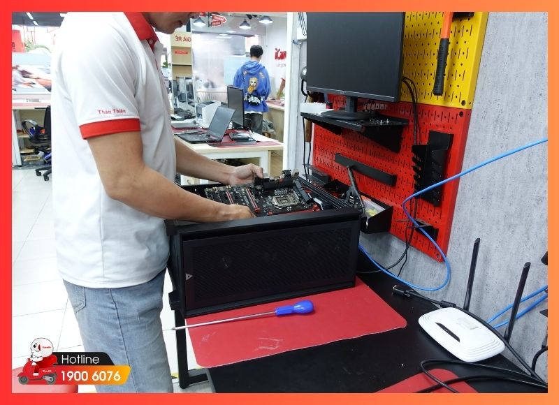 Kỹ thuật viên iCare60 vệ sinh máy tính bàn tại nhà Phường Tân Bình