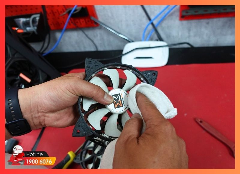 Vệ sinh linh kiện PC và Mini PC giúp loại bỏ bụi bẩn trong hệ thống tản nhiệt