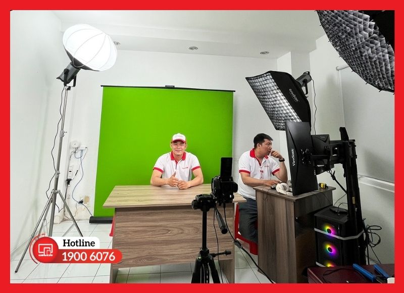 Góc setup livestream tách phông nền gọn gàng, đầy đủ thiết bị