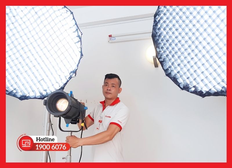 Bố trí đèn chính và đèn phụ cho phòng livestream