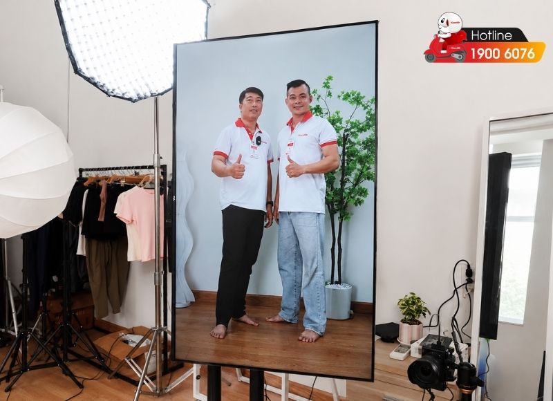 Setup phòng livestream bài bản giúp quần áo lên hình đẹp và chuyên nghiệp hơn