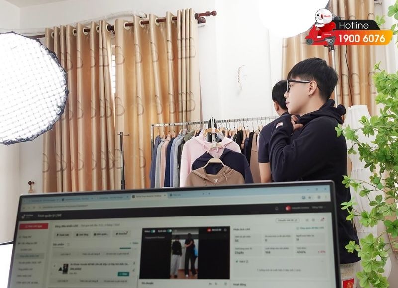 Không gian livestream chuyên nghiệp giúp tăng độ tin cậy cho shop